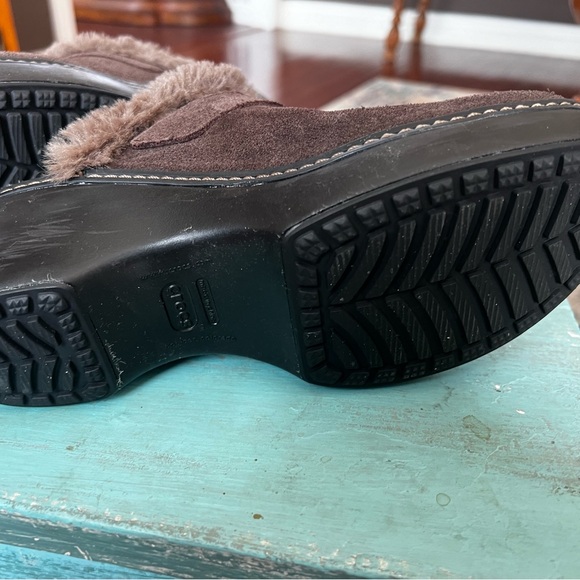 Croc’s shoes/clogs size 7. Winter, comfy Boho style! - Picture 7 of 9
